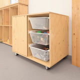 Detská komoda s košmi na hračky.