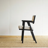 Čierna dubová jedálenská stolička s čalúneným sedákom Wien.