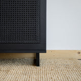 Čierna dubová komoda s ratanom Donau.