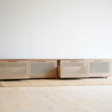 Dubový TV stolík Hernals.