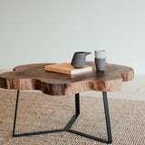 Orechový konferenčný stolík Nuss.