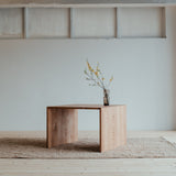 Dubový konferenčný stolík Kubus.