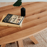 Oválny dubový jedálenský stôl Ritter.