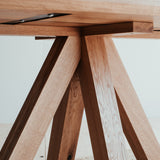 Oválny dubový jedálenský stôl Ritter.