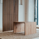 Dubový konferenčný stolík Kubus.