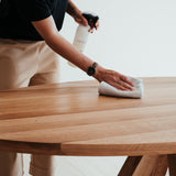 Čistiaci prostriedok na masívny nábytok.