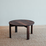 Kruhový orechový konferenčný stolík Ritual.