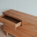 Dubová komoda Ritual.