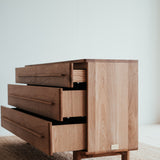 Dubová komoda Ritual.