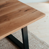 Dubový jedálenský stôl Formig Metall.